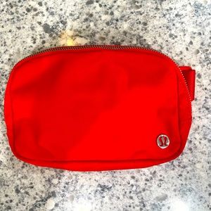 LULULEMON Everywhere Belt Bag 1L-Love Red
